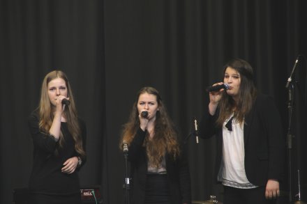 Wokalne Trio: Aneta Cieślar, Edyta Mojeścik, Sara Wrzecionko